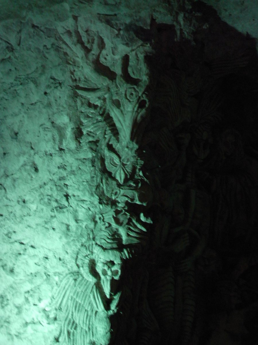 radicalhoneybee's tweet photo. Days of velvet darkness & blinding light
#Samhain #ChiselhurstCaves #Beckenham https://t.co/EbxN1xH0bR