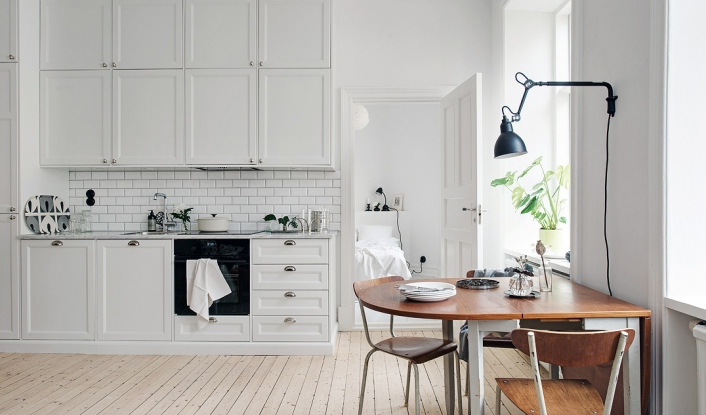 frameandfigure's tweet photo. Bright, white &amp; wood #scandinavian dreaming on a rainy Sunday. Look at these Swedish homes: https://t.co/tiD0wKRUNP https://t.co/Rv6zPlo7hh