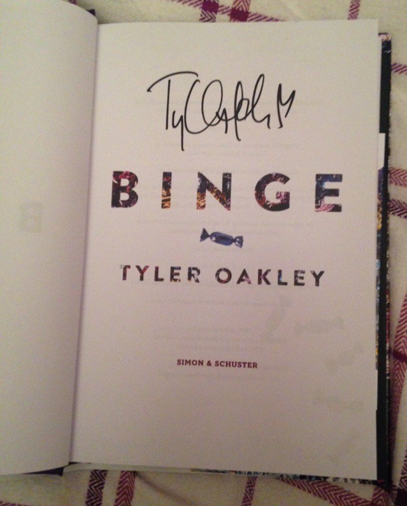 BethRmoore14's tweet photo. So happy that I met @tyleroakley  today at bluewater and that I got a hug!!! 😆😊 #BluewaterTylerMeetup #BINGE https://t.co/JzMqRtN2DU