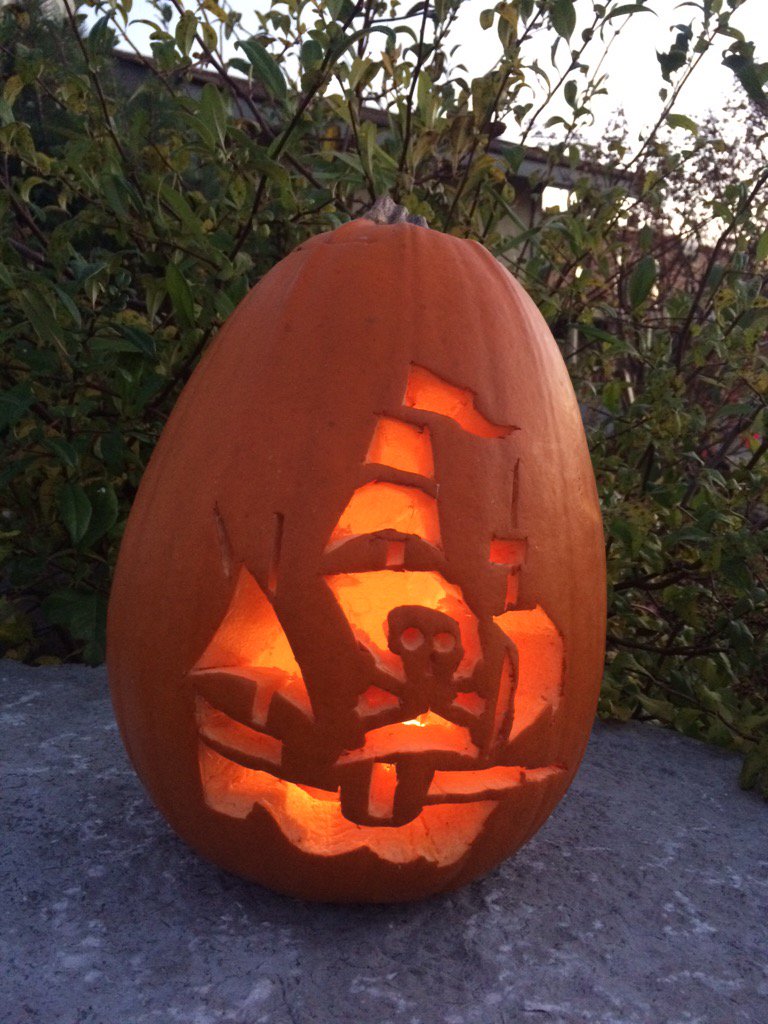WellyAdvertiser's tweet photo. Hundreds of pumpkins light up McMillan Park in Erin for @srns_ Jack O Lantern walk. https://t.co/NKzqYOkMTZ