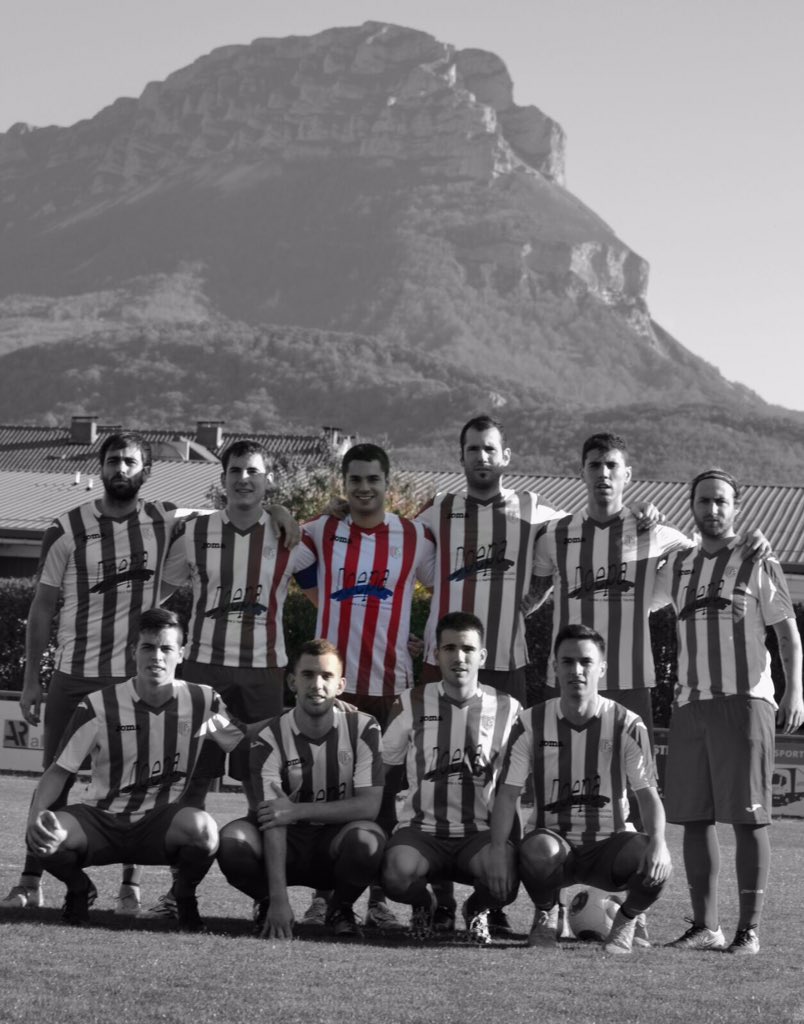 andonialo's tweet photo. Equipo de la @rotxapeaRTX que ha jugado en Lakuntza. Gracias al patrocinio de #bar la taula y #Doepa. https://t.co/bEWrmt4oXH