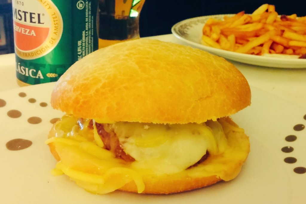 cheserra's tweet photo. Y con esto acaba el fin d semana gastronomico.
#cheesburguer #findeperro https://t.co/DEjNHChEVs