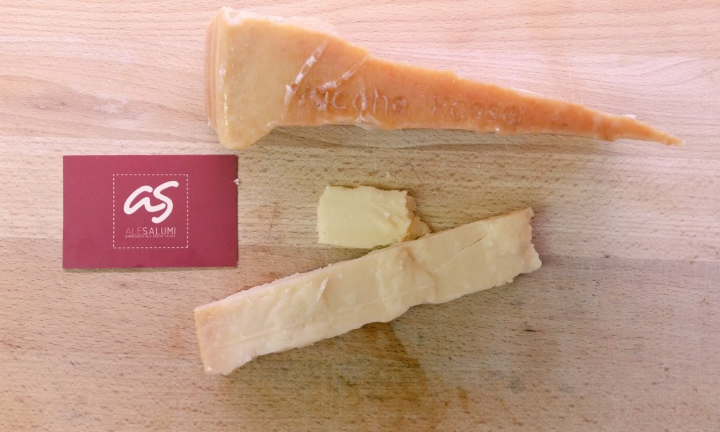 AlesalumiOr's tweet photo. @AlesalumiOr @instagram #parmigianoreggiano #vaccherosse #30mesi https://t.co/E5N9jzNTCW