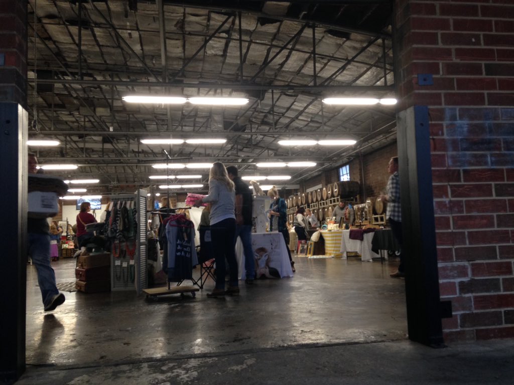 TheTrolleyWalk's tweet photo. Loved hitting up my first @FrontPorchSun. Props to @TripleCBrew for helping out with space on a rainy day. https://t.co/zFfLEzJ6BJ