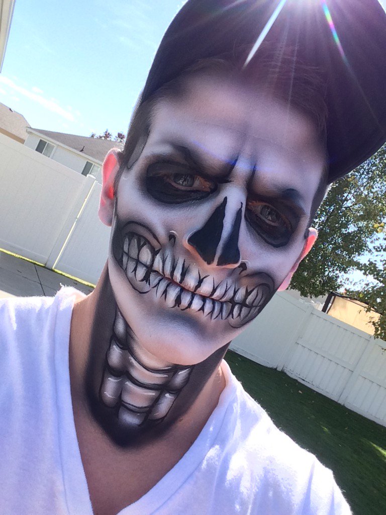 Alex12Ac's tweet photo. Halloween2015 https://t.co/N8dyZzYDq8