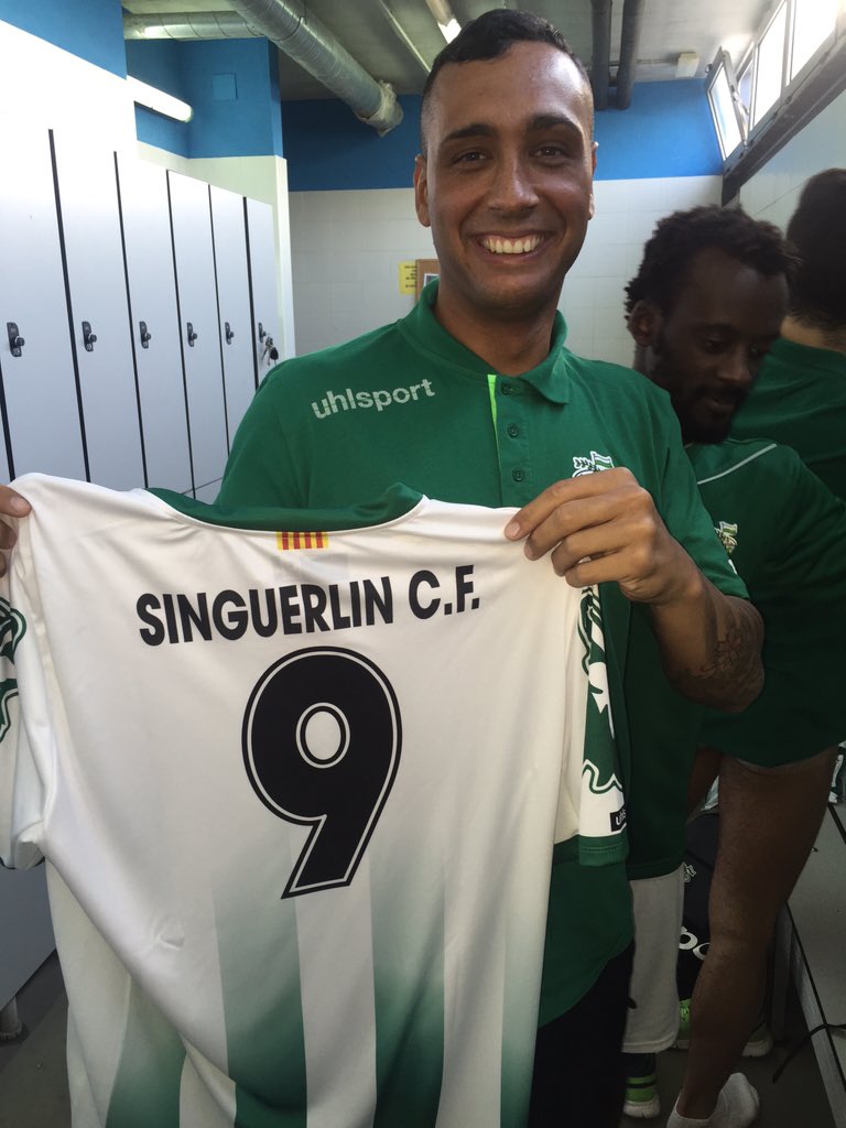 rubenmake9's tweet photo. Partido emocionante en el derbi de santa coloma,3-3 y ⚽️⚽️ mas para mi cuenta..gracias afición y @CFSinguerlin  #M9# https://t.co/wJejcwpKYM