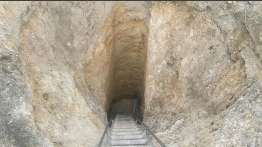 Sandalrun's tweet photo. #trailrunning takes you to some strange places. https://t.co/mXefIh0iJw