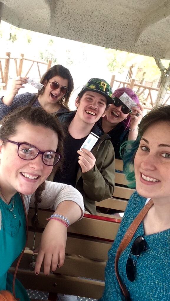 ashbsally13's tweet photo. The squad went to the Zoo. 🐒🐅🐘 https://t.co/zMpOh1Qqoo