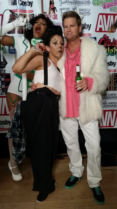 W/ @willryder_xxx &amp; @mistystonexxx #photobomb at the #HeavenAndHell party last night. Photo by @CharlieComet<a class="tags" target="_blank" title="On Twitter" href="/?out=eyJ0eXAiOiJKV1QiLCJhbGciOiJIUzUxMiJ9.eyJpYXQiOjE3MjI3MzE2OTQsImlzcyI6InR3cG9ybnN0YXJzLmNvbSIsIm5iZiI6MTcyMjczMTY5NCwiZXhwIjoxNzU0MjY3Njk0LCJyZWRpcmVjdF91cmwiOiJodHRwczovL3R3aXR0ZXIuY29tL3dpbGxyeWRlcl94eHgifQ.Imqtf1ijrdEKti-zum5nLDmUEYEgFXtYCWcvqhRujZzj9-SFvXymWZ7NjjvzDQ9krucziyoZWLYOHyeJHiVfKQ">@willryder_xxx</a><a class="tags" href="/tag/mistystonexxx">@mistystonexxx</a><a href="/tag/photobomb"class="tags">#photobomb</a><a href="/tag/heavenandhell"class="tags"><span>#heavenandhell</span></a>
