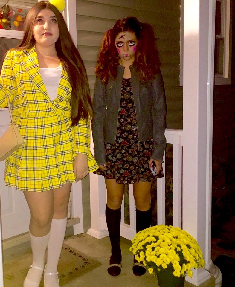 MadisonCorwin1's tweet photo. Love getting into character!!! #Halloween #bestie #clueless #theatregirl https://t.co/p6qRetVkUi