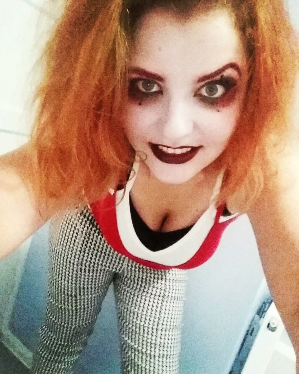 LinnyJb's tweet photo. Me as Harley Quinn yesterday #makeupartist #makeup #HarleyQuinn https://t.co/rwpyMLdS38