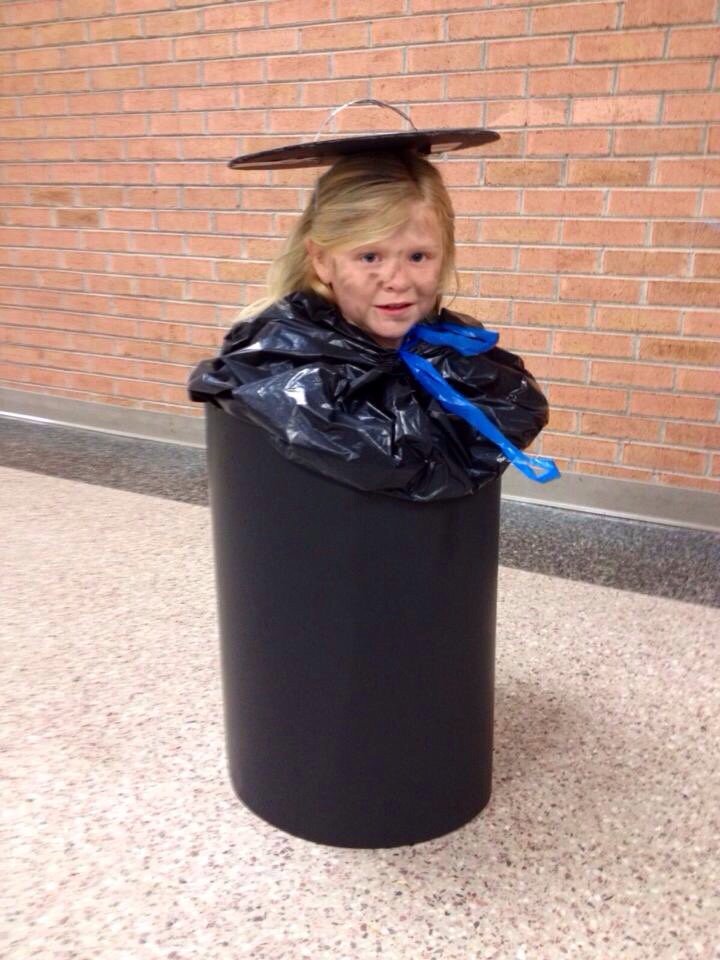 buzzvfx's tweet photo. My daughter dressed up as ps3's graphics yesterday! https://t.co/XtezBPefr5
