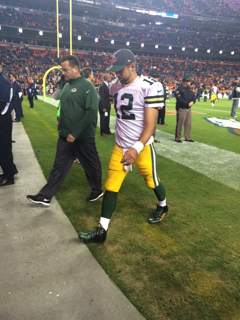 TheMozKnowz's tweet photo. This about sums up the night for #Packers fans @SNFonNBC #GbvsDen @fox11news #SNFUndefeated #Rodgers https://t.co/N2M3v1Dc0A