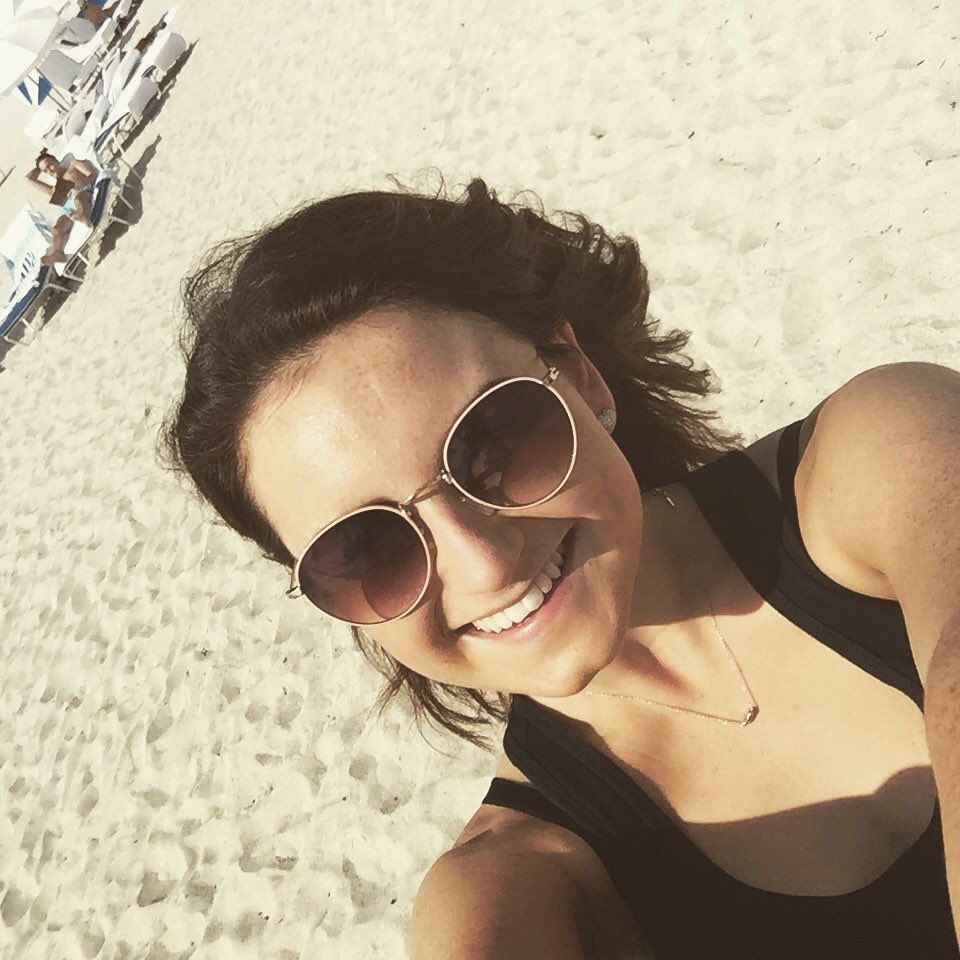 Nicole_Cato's tweet photo. Loving Miami ✌️🇺🇸 #dancer #sun #life #happy https://t.co/xEI6gGQxE0