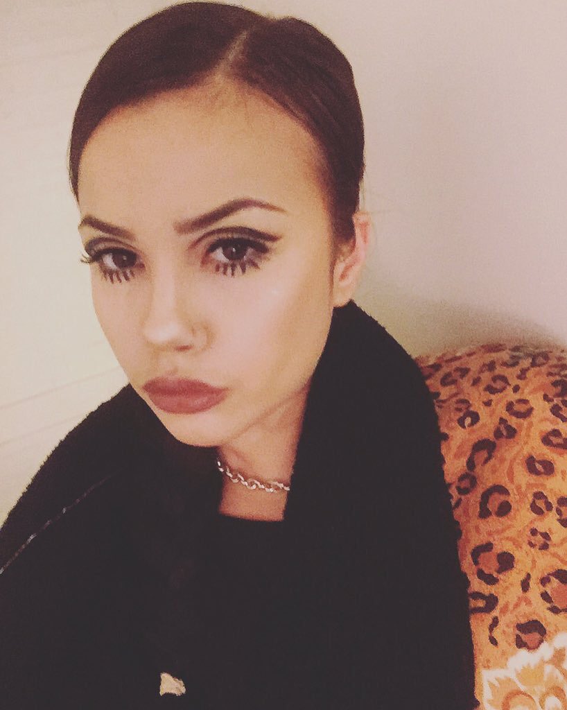 laska (@ashtxnxi) on Twitter photo 