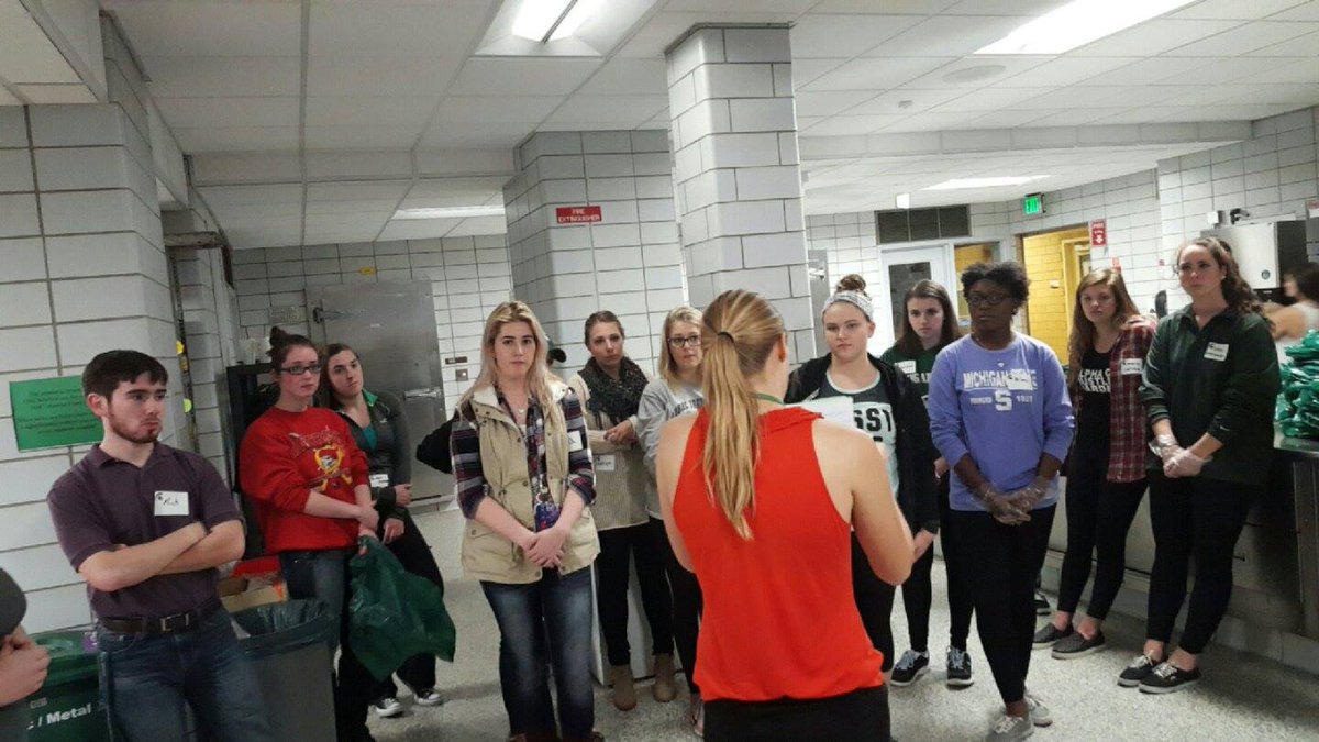 MSU_FoodBank's tweet photo. Getting ready for anew week with more volunteers to help out at the Wednesday Distribution! https://t.co/QTvDu76nR2