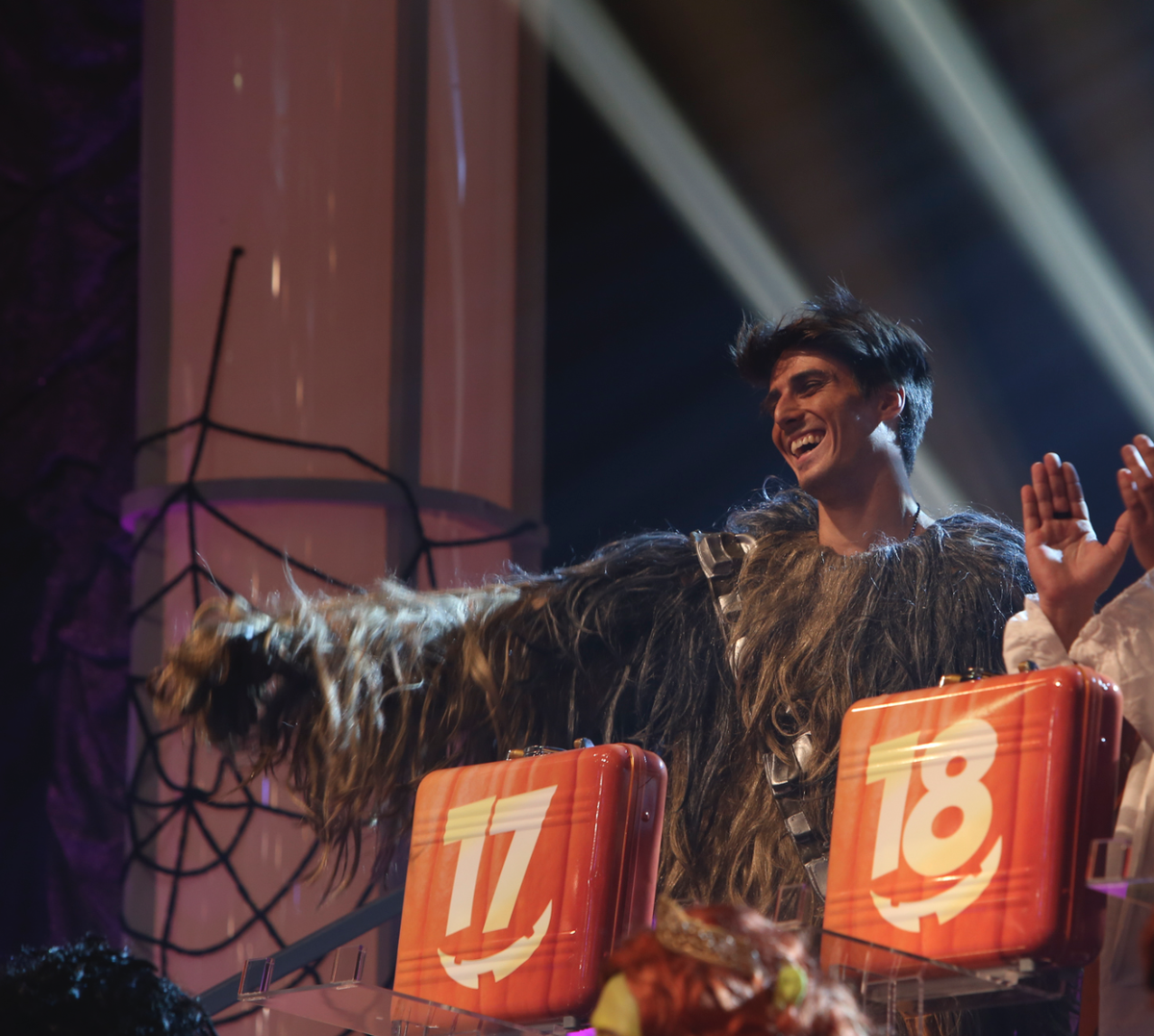 snyderjulie's tweet photo. Et oui le beau @KevinBazinet !!!!! :)) #Banquier #Halloween #Lavoix #ProductionsJ https://t.co/trooCxbK7G