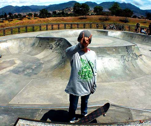 Camiloandresm23's tweet photo. Solo bowl, skate and destroy. https://t.co/A6BiXNfe2b