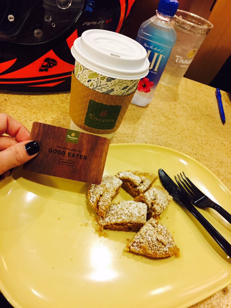 TheKatieduke's tweet image. A very age appropriate Sunday dinner. Because I'm a #GoodEater ! #BreadCo #Panera #PumpkinMuffieSeason @panerabread