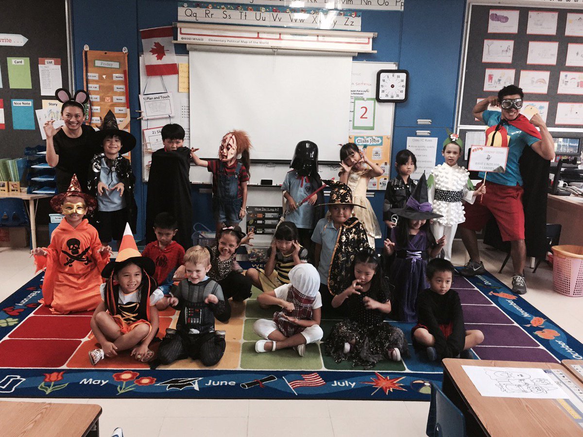 MrGregsClass's tweet photo. We did Halloween at school. Ryan looked like a sushi! It was so fun! We hope you all had a great Halloween too! https://t.co/HIFFkMS0sN