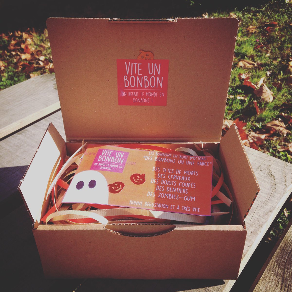 ViteUnBonbon's tweet photo. Révélation du contenu de la boite de bonbons d'octobre ! #box #halloween https://t.co/u2BF0o550J https://t.co/hqF4l3x0Lh