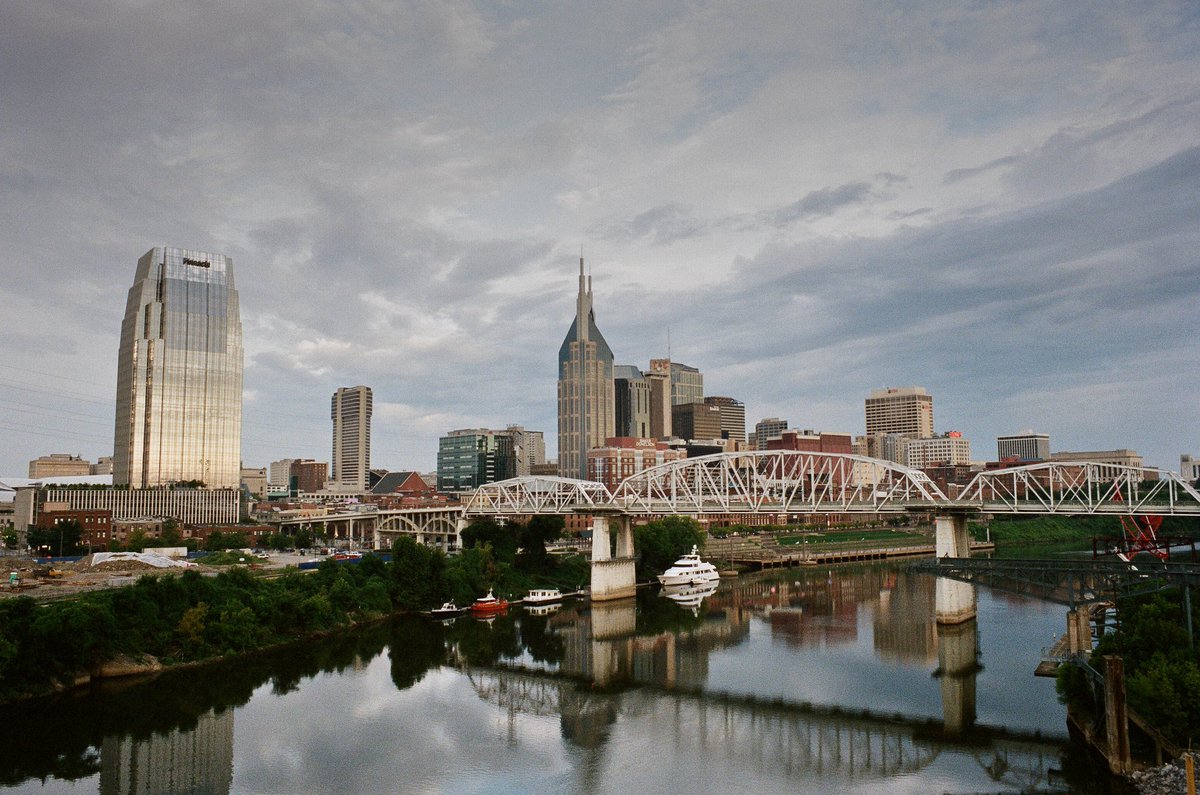 shutteringthru's tweet photo. #Nashville on #Portra #BelieveInFilm #HeyFSC #StreetPhotography #FilmBoxLab #OM1

More Pics: https://t.co/FOocpmb8kO https://t.co/NpvV5biKIF