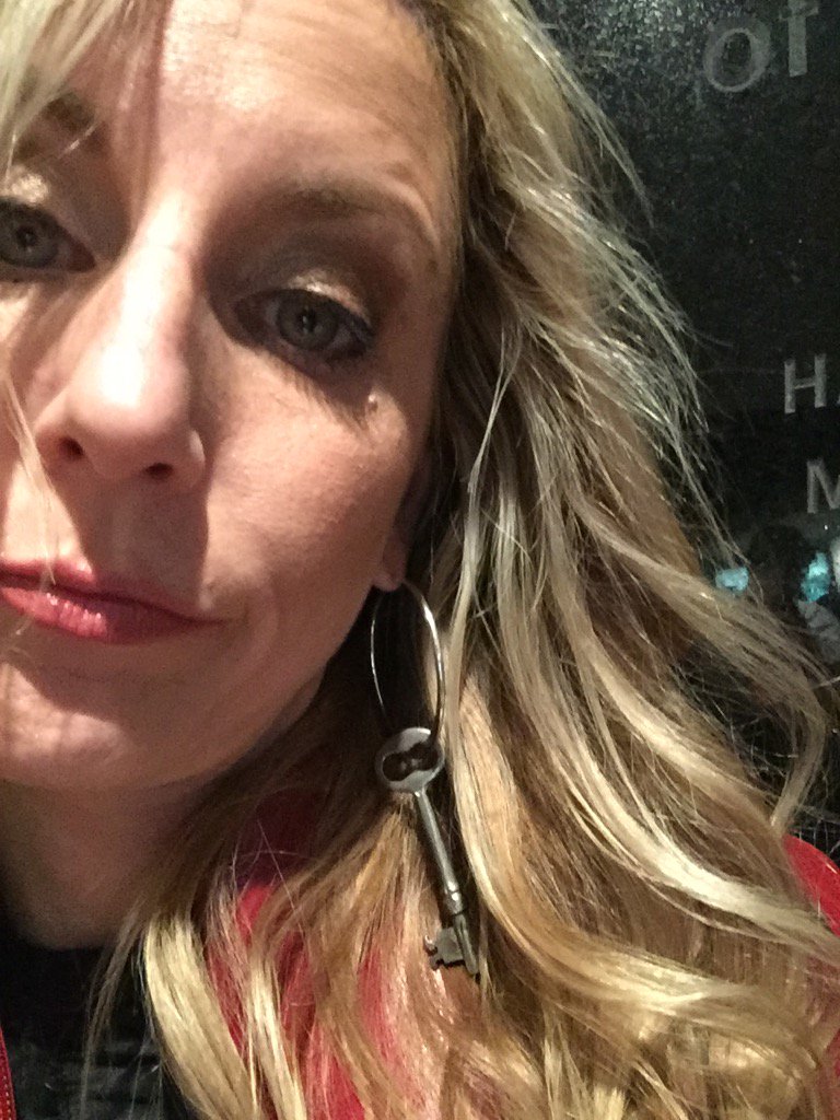 kellyajohnson1's tweet photo. I love you! Can't wait to rock out with you again!! #unbreakableminneapolis #friendsofjanet #conversationsinacafe https://t.co/e7rXH2qKPv