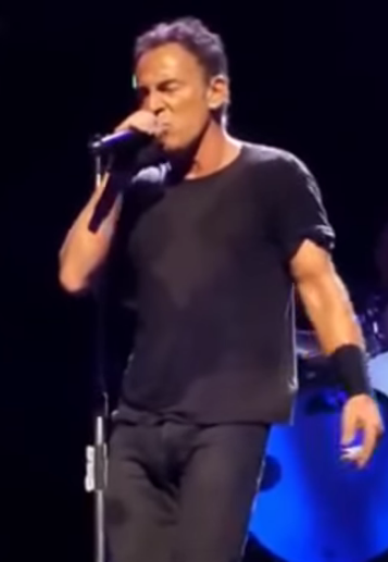 AnnetteDam1's tweet photo. In the absence of new material...I´m forced to rely on my old stock. #missingbruce https://t.co/KMqnaWCLSM