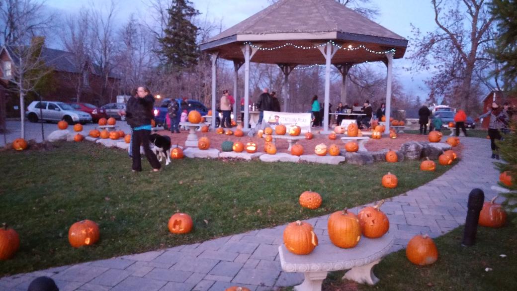 srns_'s tweet photo. @BrebeufNews thx for your support - some St John Brebeuf families came out for the walk! https://t.co/H2vhUZgMsr