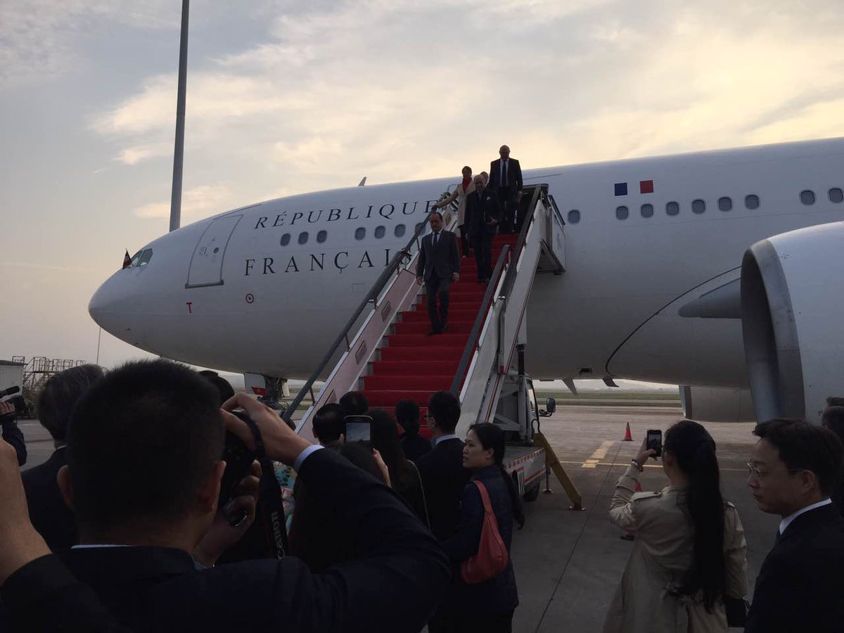 #奥朗德总统访华#法国总统弗朗索瓦·奥朗德先生抵达重庆，开启对中国的国事访问。<a href="/fhollande/">François Hollande</a>
