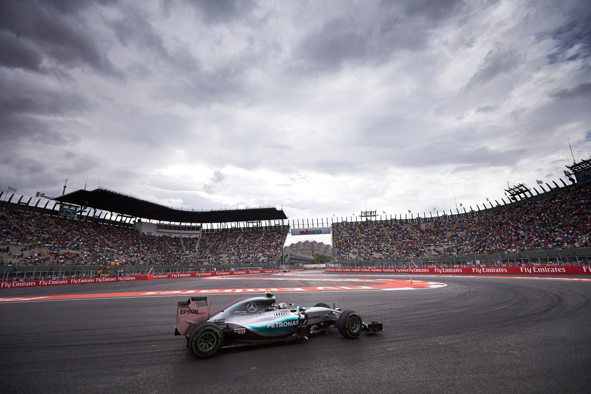 bugambiliapc's tweet photo. ¿Qué les pareció el triunfo de Nico Rosberg?
#GPMexico https://t.co/5BTkJrkm15