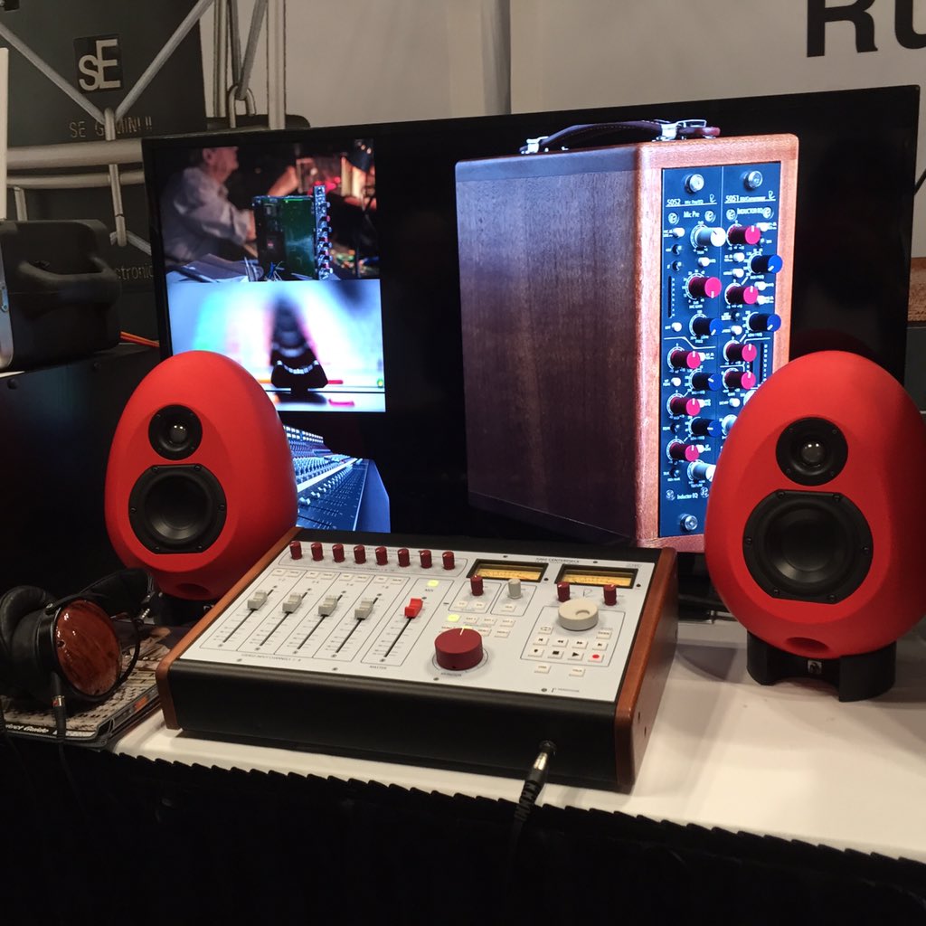 RecordingMag's tweet photo. Reviewer Paul Vnuk Jr writes about these little beauties - the Egg100 in our next issue @PVnukJr @MunroSonic https://t.co/h1uCnJf3Su