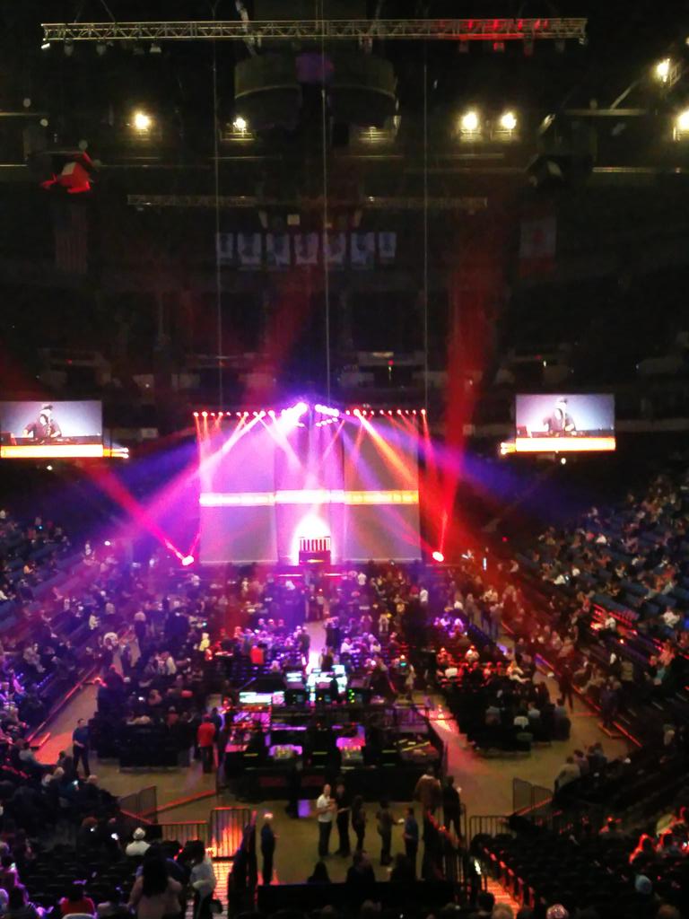 #JanetJackson # TimKramer ready for Janet.