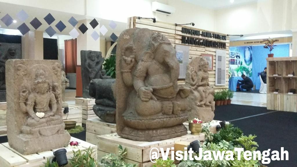 VisitJawaTengah's tweet photo. Yuk, ke Museum Mart di Museum Ranggawarsita diikuti oleh 17 Museum di Indonesia dan acara" menarik. #MuseumMart15 https://t.co/tFdB2mYX0P