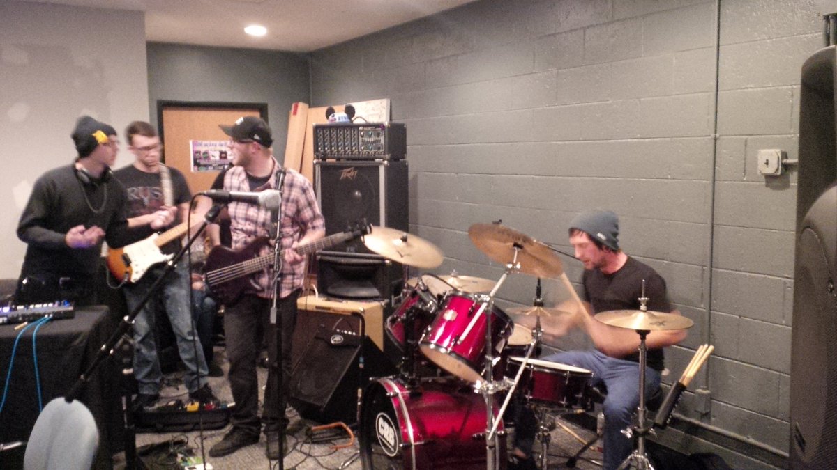 FathomCity's tweet photo. @RealCaveRadio jamming out live on #isthisthingon https://t.co/Lb8CQ1D37t