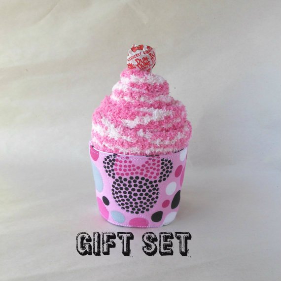 princessandmain's tweet image. #minniemouse #minnie #cupcake #cupcakes #fuzzysocks #cozy etsy.com/listing/217127… … #etsymntt #giftset #bday #gift
