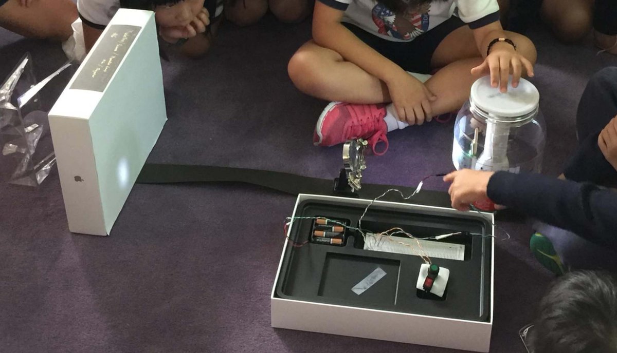 NgMarlon's tweet photo. @aishongkong G4's persevere making a homemade projector @msophiegrade4 @MrMatthewAIS #makerspace #FailingInSTEM https://t.co/9rEOLmsLpb