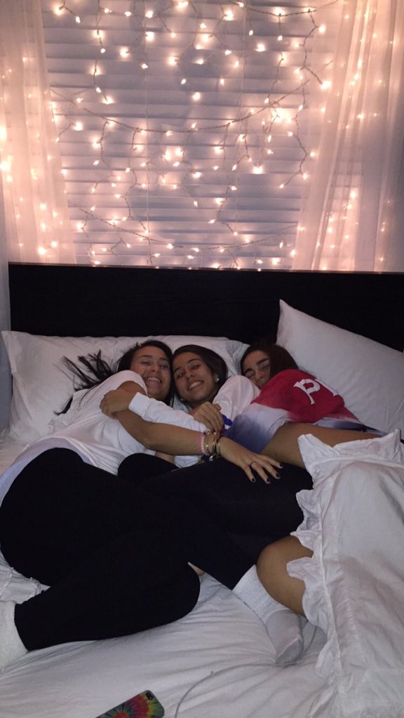 frannntastiic's tweet photo. they invaded my room💘💘 #missinghubes #missingsteph https://t.co/4i1INcPpo3