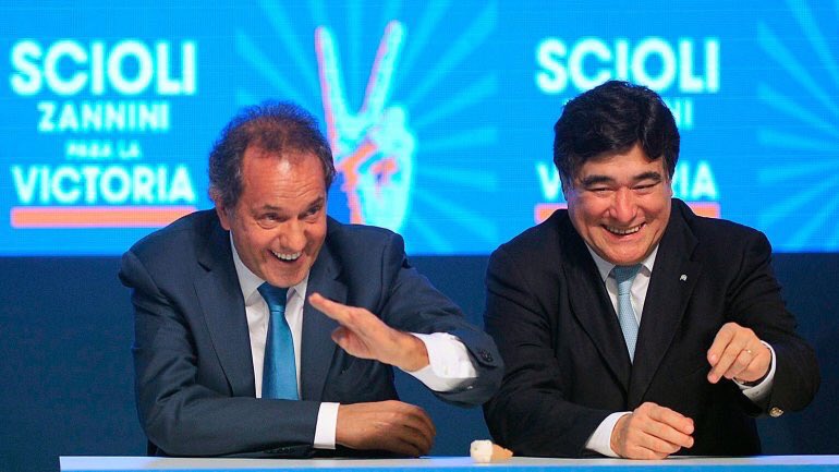 diegodillen's tweet photo. RT @Nikgaturro: A Scioli le dicen "Almacén". Le pusieron un Chino al lado y lo fundieron. #NosTomanPorBoludos https://t.co/6N2vJNR4zC