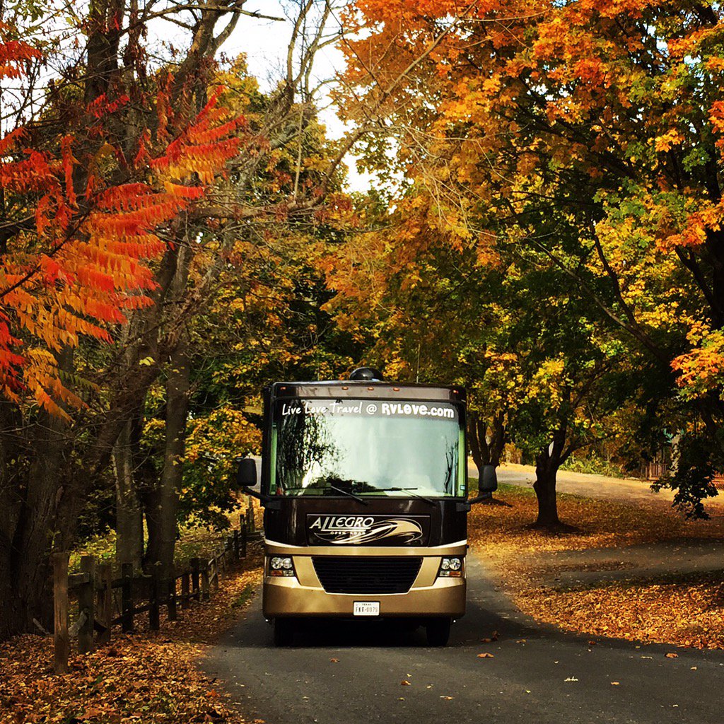 RVLoveTravel's tweet photo. Love this shot, leaving our campground in Lancaster, PA. @ThousandTrails #circleM #camping #rvlife #fulltime #tiffin https://t.co/hYZ5igx5Yn