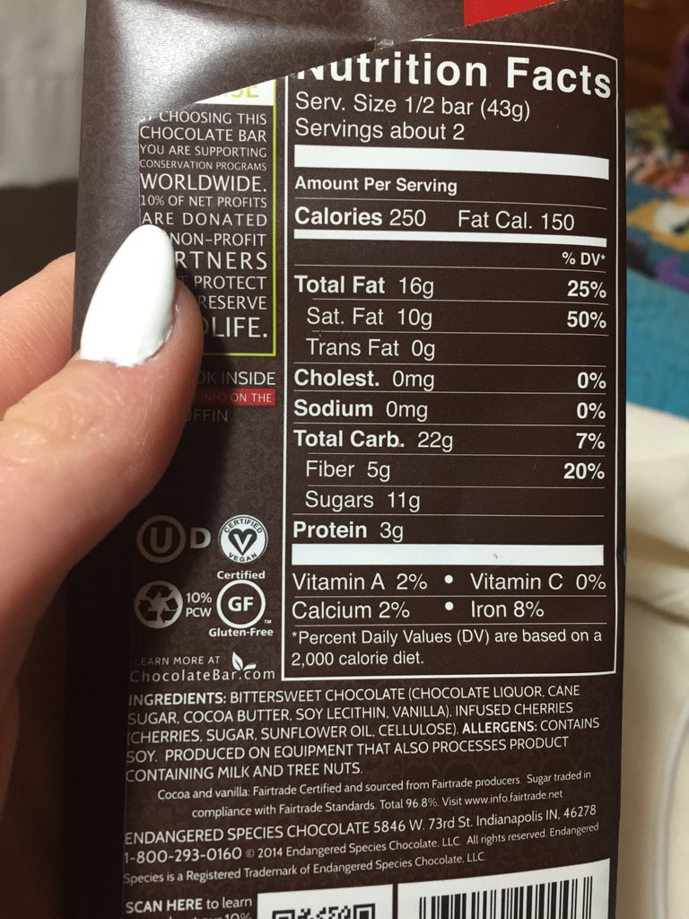 itsjennrose's tweet photo. #HappyVeganDay @ESC_Chocolate I love when I can eat 1/2 the bar and still feel good!! #realcandy https://t.co/HAZJ4afUfQ