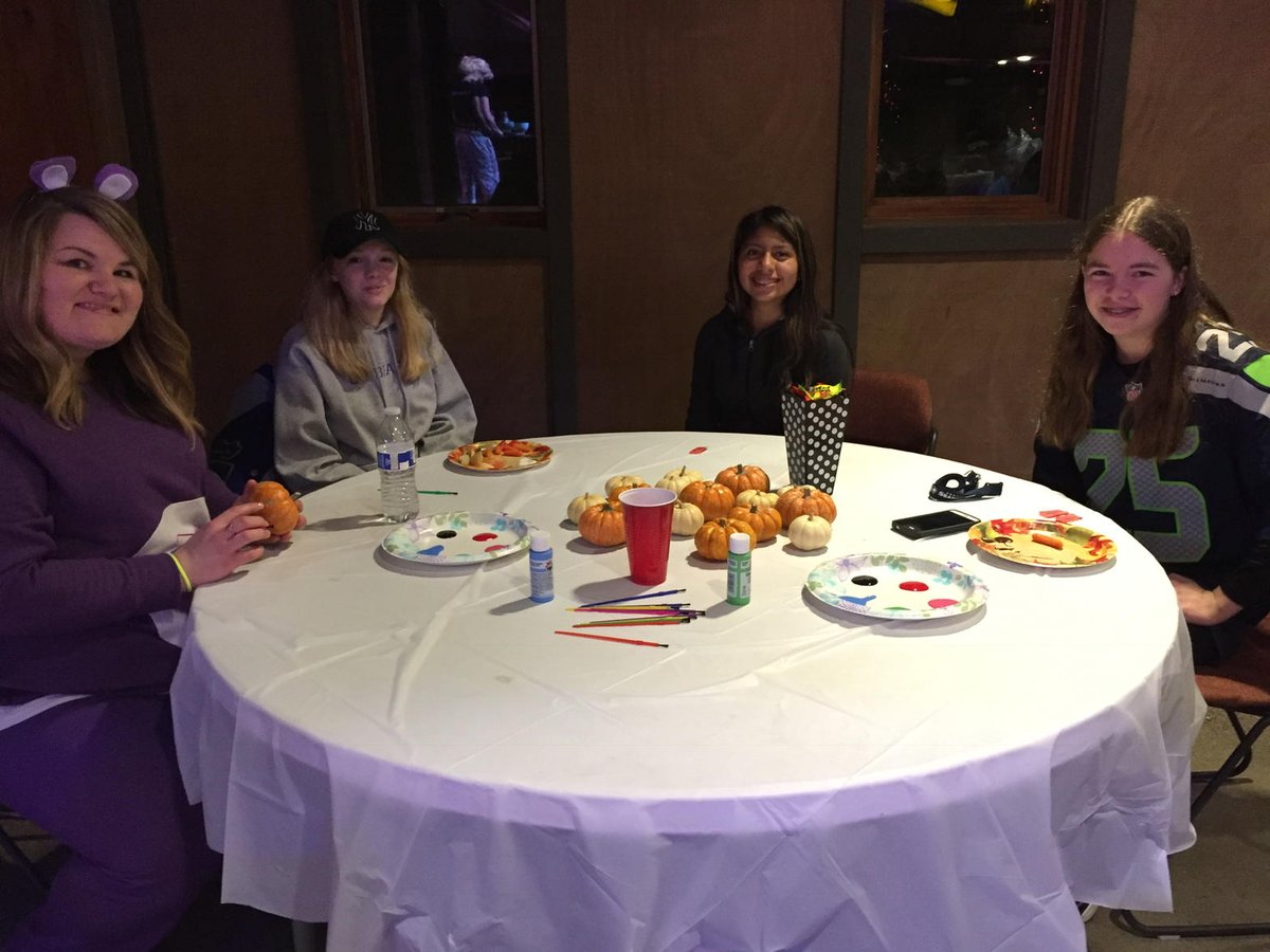 NCYSrHigh's tweet photo. Painting Pumpkins! #NCYHalloween15 https://t.co/cNqBNi0s4M