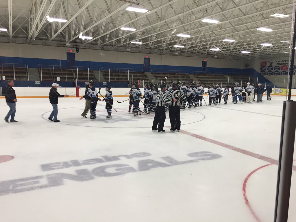OMGBantamAA's tweet photo. That is a wrap at Fogarty Arena. OMG falls 3-2 to Blaine in a early season scrimmage. #strongtest #roadtostate2016 https://t.co/jrxQh9ZM2N