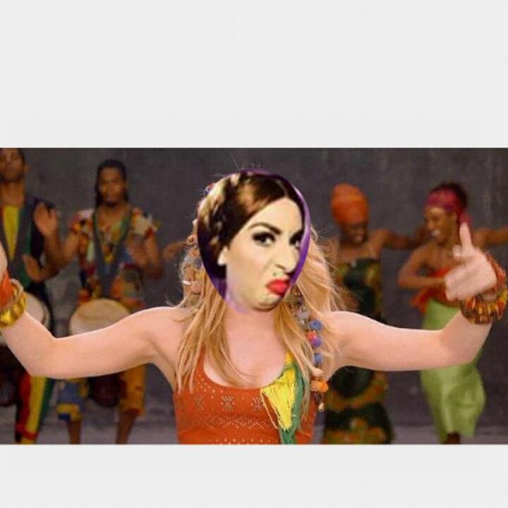 Alan17_flores's tweet photo. @BototaFox #bototaentheswitch
No, si yo se ingles .. Waka waka 💁🎶 https://t.co/YtyHNUCVtw