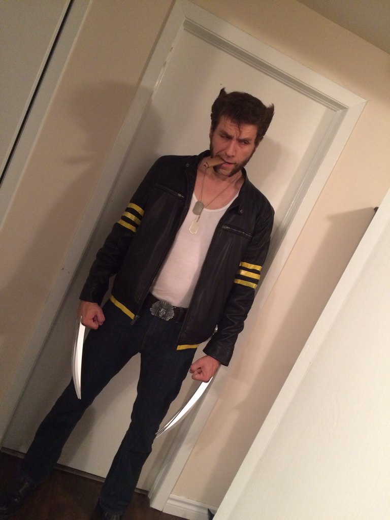 SlyFox740's tweet photo. @RealHughJackman Thanks to you my costume was a hit this year, you've created an iconic character #TheRealWolverine https://t.co/rVC3m0jGeJ
