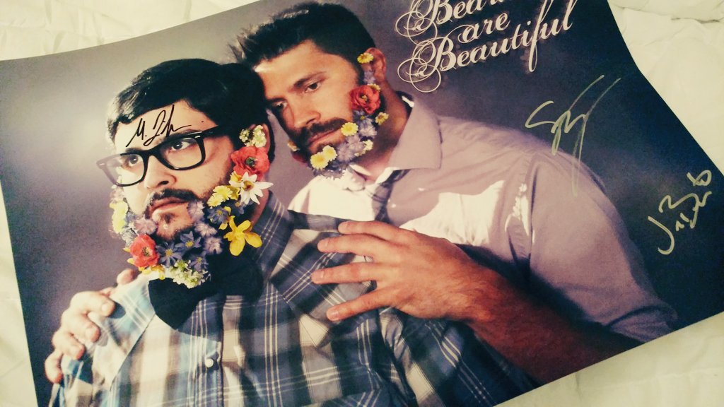Anthony_DotCom's tweet photo. That one time @mattlieberman signs your @stevezaragoza . It was a pleasure meeting you Matt! @sourcefed #comicaze https://t.co/rub4mptyk8