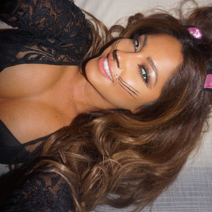 🤗😻 #BurciagaBlends Ombr&eacute; 2/8 by @BellamiHair | makeup by me 🍾 https://t.co/lLUsR3UDiM<a href="/tag/burciagablends"class="tags">#BurciagaBlends</a><a class="tags" target="_blank" title="On Twitter" href="/?out=eyJ0eXAiOiJKV1QiLCJhbGciOiJIUzUxMiJ9.eyJpYXQiOjE3MjA4MTkzOTEsImlzcyI6InR3cG9ybnN0YXJzLmNvbSIsIm5iZiI6MTcyMDgxOTM5MSwiZXhwIjoxNzUyMzU1MzkxLCJyZWRpcmVjdF91cmwiOiJodHRwczovL3R3aXR0ZXIuY29tL0JlbGxhbWlIYWlyIn0.bgw5h2jPAJh1zRnXAKOipWnLST_Mqn8U9T_rbWTmuIpMM8tkx0qP20YcheQjfg7mDi47enBNNv8kspEuv37Ybg">@BellamiHair</a>