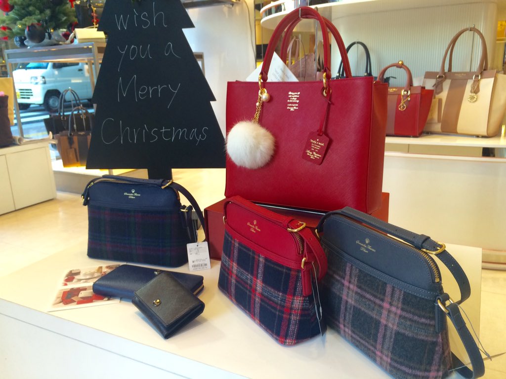 Solaria Plazaソラリアプラザ 1f サマンサタバサ デラックス では クリスマス企画の新作バッグが入荷中です 真っ赤なバックは サイズが大小あり どちらも自慢したくなりますね 天神 バッグ サマンサタバサ T Co Vqk3c7inyz T