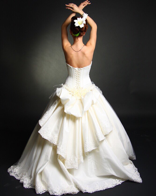 sensiblebride's tweet photo. The deatails😍 #vintage #bridal #weddinggown #bridalinspiration #wedding photography #weddingideas #sensiblebride https://t.co/tkygUmIUbn