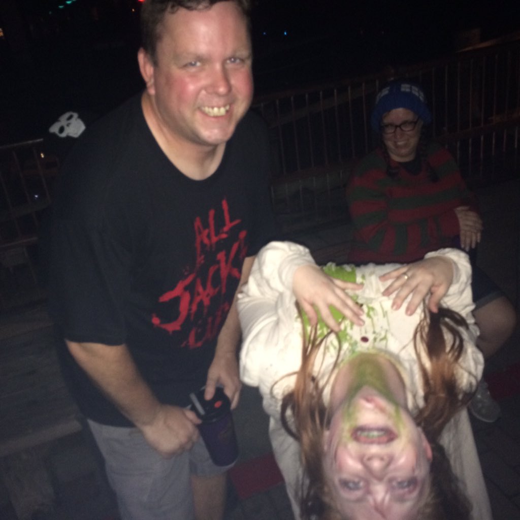 curiouslyamanda's tweet photo. and again @jeremiahgood #HHN25 https://t.co/WRjzUV0LvZ